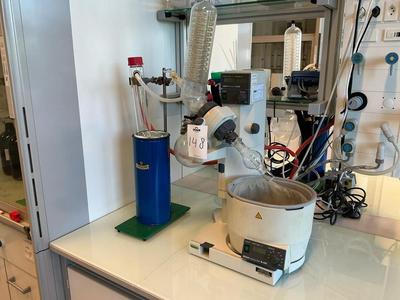 Immagine panoramica di Büchi Rotavapor R-205 rotary evaporator with heating bath